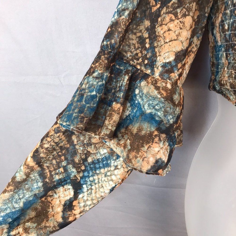 12th tribe ruched cropped chiffon shirt. - Picture 2 of 5
